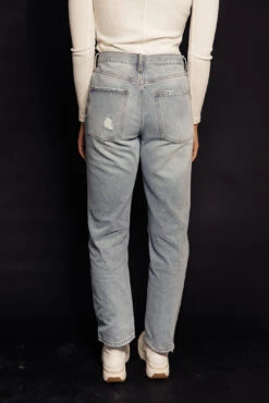 Brayden Loose Fit Distressed Jeans -Arla Fashion 028A3394