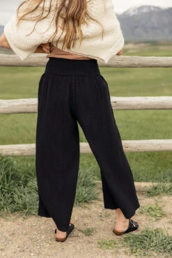 Someday Soon Smocked Pants 13 Someday Soon Smocked Pants -Arla Fashion 028A5467