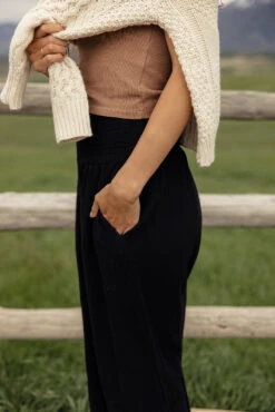 Someday Soon Smocked Pants 15 Someday Soon Smocked Pants -Arla Fashion 028A5477