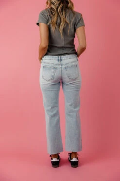 James Mid Rise Straight Jeans 14 James Mid Rise Straight Jeans -Arla Fashion 028A8464