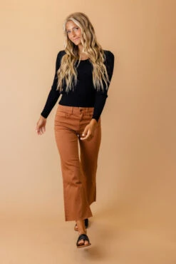 Hyrum High Rise Flare Leg Pants -Arla Fashion 7W4A0064