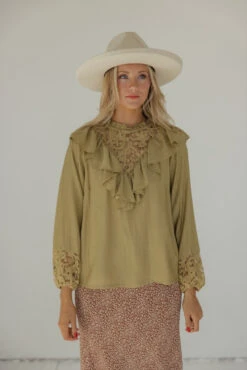 SALT Kensington Ruffle Blouse -Arla Fashion 7W4A0146 5ef8299a 10ca 41e4 8916 a489303e0184