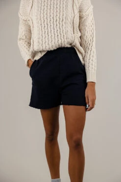 Jerika Raw Edge Shorts 16 Jerika Raw Edge Shorts -Arla Fashion 7W4A0525 57f3915a 9f2b 4fc6 8750 8fe754eceb6a