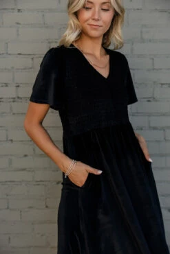 New Moon Flutter Sleeve Velvet Dress -Arla Fashion 7W4A1074 f5a7d462 f7f6 498f a88c 9a4acaf43a1d