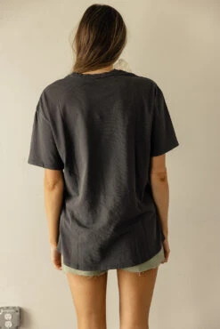 World Tour Leopard Graphic Tee -Arla Fashion 7W4A1425