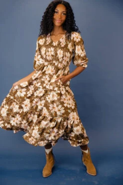 Hold Me Closer Smocked Floral Dress -Arla Fashion 7W4A2036 7dec71b3 f035 465f b4b5 e393528cb72b