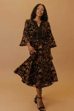 SALT Barrington Hills Floral Burnout Dress 34 SALT Barrington Hills Floral Burnout Dress -Arla Fashion 7W4A2214 727fb57f 90bd 4534 83a3 a02d9ee86521