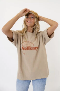 The Selfcare Graphic Tee -Arla Fashion 7W4A2240 8cf122b9 c1ab 4533 9706 ee939bdd4721
