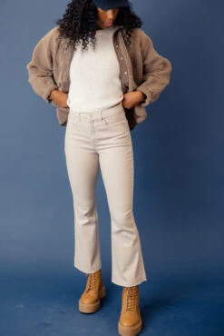 Hyrum High Rise Flare Leg Pants -Arla Fashion 7W4A2451 9a03e104 728b 41fb a717 13f2100288c0