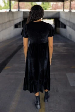 New Moon Flutter Sleeve Velvet Dress -Arla Fashion 7W4A2608 832323ba 68c7 4622 902d dc5739647c4a