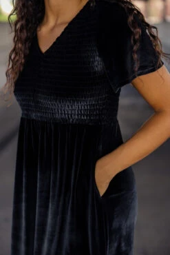 New Moon Flutter Sleeve Velvet Dress -Arla Fashion 7W4A2611 79346841 0c09 4565 a382 0e9c1a894a4c