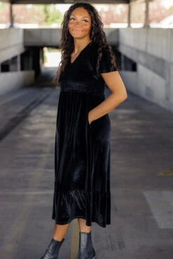 New Moon Flutter Sleeve Velvet Dress -Arla Fashion 7W4A2618 fb9c5832 59ce 4e11 b897 a1afdcb6fd22