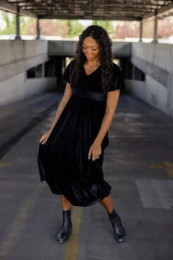 New Moon Flutter Sleeve Velvet Dress -Arla Fashion 7W4A2621 9acdbcc5 1e00 4c01 905a 58d2c3aea4fa