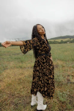 SALT Barrington Hills Floral Burnout Dress 23 SALT Barrington Hills Floral Burnout Dress -Arla Fashion 7W4A2716