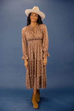 Santa Fe Sunset Tiered Dress 18 Santa Fe Sunset Tiered Dress -Arla Fashion 7W4A2732 05b27b1d 06dd 418b 8c31 399909202eb9