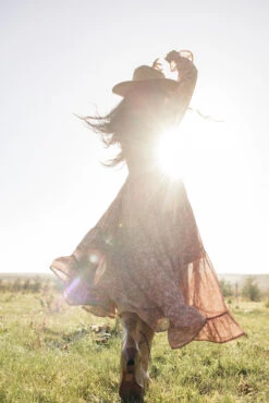 The Abbey Tiered Midi Dress 20 The Abbey Tiered Midi Dress -Arla Fashion 7W4A3327