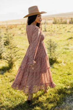 The Abbey Tiered Midi Dress 16 The Abbey Tiered Midi Dress -Arla Fashion 7W4A3385 74c92d47 503b 46fd a343 ea7fbde576bc