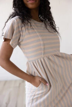 The Edward Flutter Sleeve MOM Dress 13 The Edward Flutter Sleeve MOM Dress -Arla Fashion 7W4A4637 c1a98ee5 e524 4911 a124 eb65f3a20111