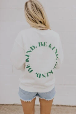 Be Kind Pullover -Arla Fashion 7W4A4682 1