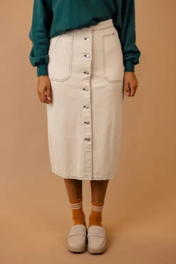 Sit Next To Me Denim Skirt -Arla Fashion 7W4A4734 2d6591a3 2c73 429d acc1 a136da6bc124