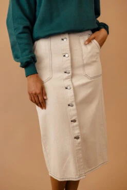 Sit Next To Me Denim Skirt -Arla Fashion 7W4A4742 33e72f4c 31cf 4147 860c 469d8f96c486