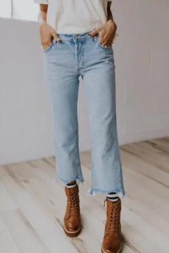Free People Maggie Mid-Rise Straight Jeans 27 Free People Maggie Mid-Rise Straight Jeans -Arla Fashion 7W4A4983