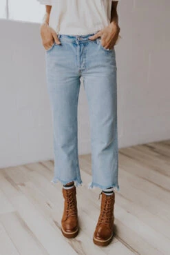 Free People Maggie Mid-Rise Straight Jeans 30 Free People Maggie Mid-Rise Straight Jeans -Arla Fashion 7W4A4984 1