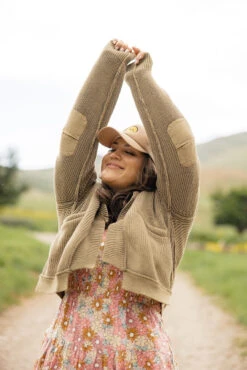 Free People Worn Thru Surplus Cardi 13 Free People Worn Thru Surplus Cardi -Arla Fashion 7W4A5273 410ddf0c 180d 4521 806b 9b59dfb38e2b