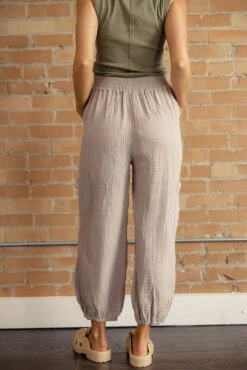 Jenya Gauze Cargo Pants -Arla Fashion 7W4A5406 753e3af4 4019 4d6e 8e4e 528cf6ef6522