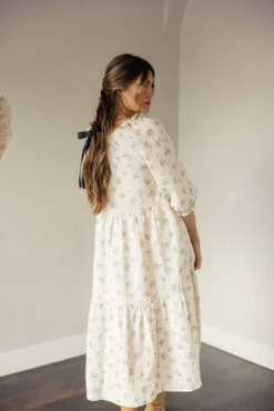 Under The Umbrella Floral Gauze Midi -Arla Fashion 7W4A5447 f80a60d2 fa2e 4c26 84b7 dbed3078cd47