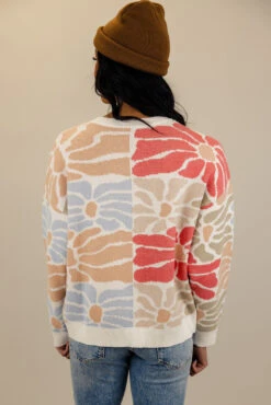 Daisy Dreams Sweater -Arla Fashion 7W4A5469 81b24c66 b82b 42dc 85e8 b13a27bbfbfa