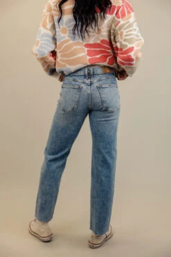 Free People Risk Taker Mid Rise Straight Jeans -Arla Fashion 7W4A5474 98508a39 8130 4c48 947b b7d3e4e514fd