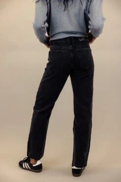 Free People Risk Taker Mid Rise Straight Jeans -Arla Fashion 7W4A5512 e562c18b 97d8 4621 952b a836b6e1303f