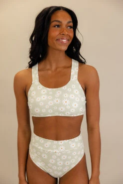 Hazy Daisy Bikini Top -Arla Fashion 7W4A5676 30aebb22 d03c 4927 ad1c 57a878a6d122