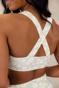 Hazy Daisy Bikini Top -Arla Fashion 7W4A5684 d2154418 aa40 4607 868d 5889b6d40f1b