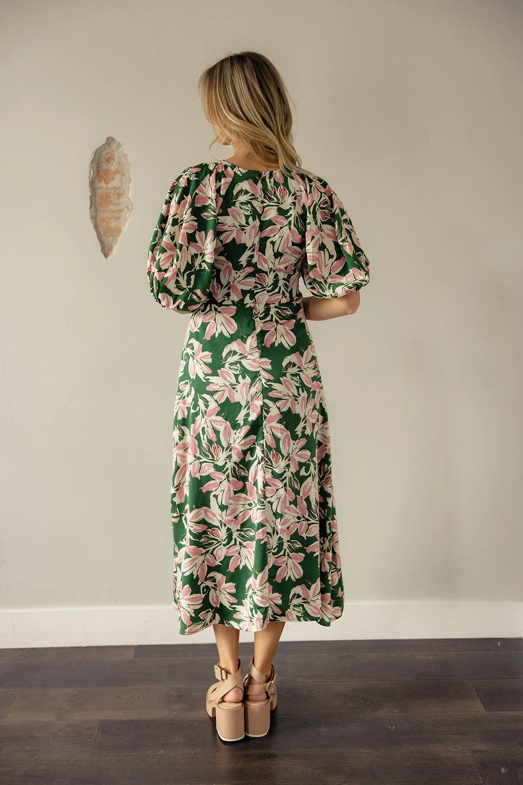 Darby Floral Puff Sleeve Midi 6 Darby Floral Puff Sleeve Midi - Image 4