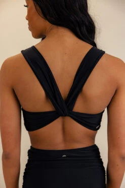 Black Switch V Crop 15 Black Switch V Crop -Arla Fashion 7W4A5922 6a50de89 84c8 4eb2 a931 fc89c2a15ac8