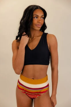 Black Switch V Crop 17 Black Switch V Crop -Arla Fashion 7W4A5939 607096a2 ac68 4ea8 98d2 4da1f8999056