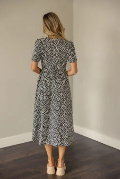 Janeen Floral Button Down Dress 13 Janeen Floral Button Down Dress -Arla Fashion 7W4A6146 28fbfabf eb59 471b b5a6 df1ca6ca413e