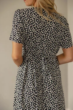 Janeen Floral Button Down Dress 11 Janeen Floral Button Down Dress -Arla Fashion 7W4A6151 ec1eef96 6369 4267 b411 dcb06afa2ce6