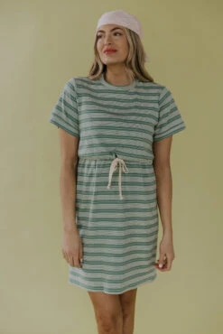 So Right Stripe MOM Dress -Arla Fashion 7W4A6776 51acbb30 c16e 4e90 9055 37ccb43e75f3