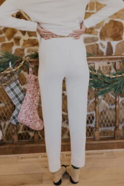 The Gingerbread House Joggers -Arla Fashion 7W4A6808 1c401386 fe15 4366 9c0d 845f6785f145