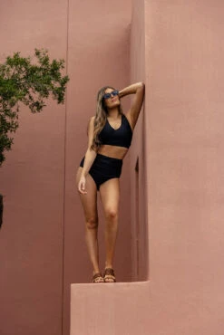 Black Switch V Crop 20 Black Switch V Crop -Arla Fashion 7W4A7324 f5bce9b4 bbba 406e bcdd 45965e9492c5