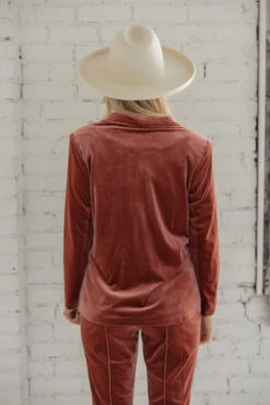 SALT Westgate Velvet Suit Jacket -Arla Fashion 7W4A8656 1a5cd647 397c 460c 9a42 60edb8fa25cd