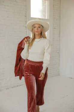 SALT Westgate Velvet Suit Jacket -Arla Fashion 7W4A8711 57e7476c bbf3 41bc b8f1 704b14c9554d