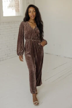 SALT Laurene Textured Velvet Jumpsuit -Arla Fashion 7W4A8744