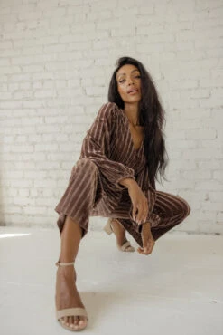 SALT Laurene Textured Velvet Jumpsuit -Arla Fashion 7W4A8783 3305ff9d 6969 4d37 98eb fcb94de54439