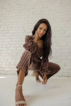 SALT Laurene Textured Velvet Jumpsuit -Arla Fashion 7W4A8786 18944b1b faa9 4eb3 92a2 bbbae8153a78