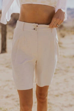 Miss Patty’s Pleated Shorts -Arla Fashion 7W4A8845 47413429 b3d4 46a5 b102 a46204923f96