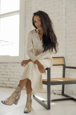 SALT Gable Estates Midi Slip Skirt -Arla Fashion 7W4A8905 f8e1e3ba 80a1 4151 8a27 fe72c698e77e